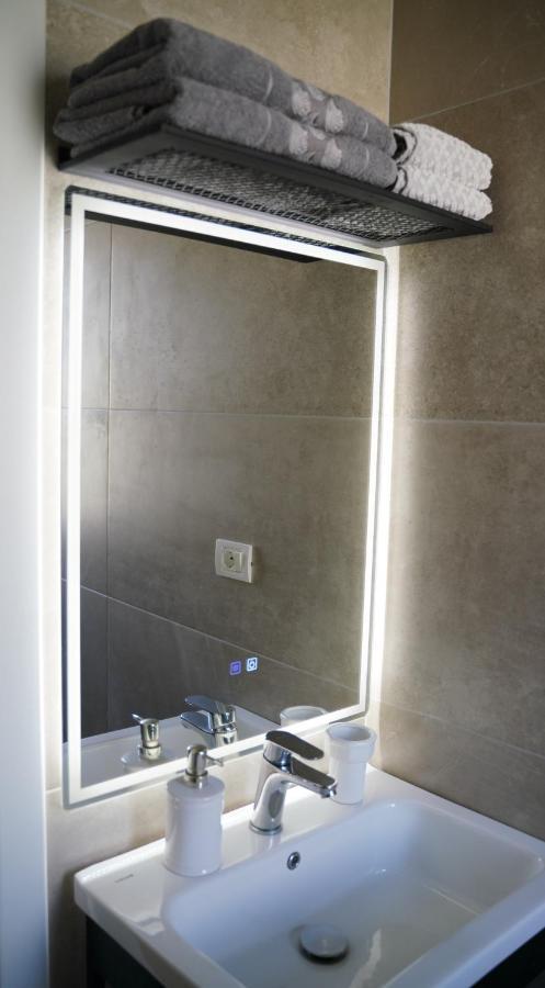 Stylish Apartment Near Tirana Center Bagian luar foto